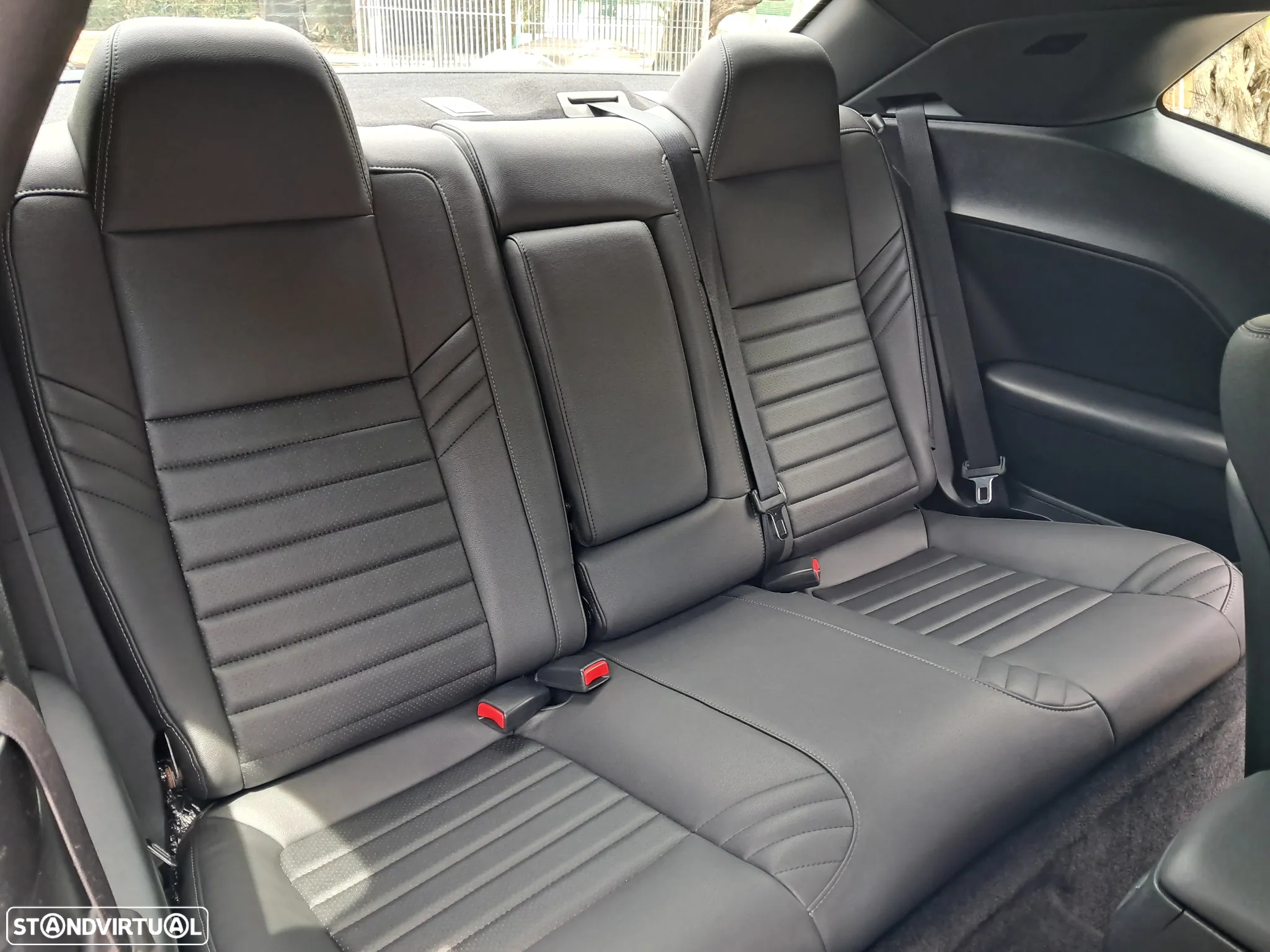 Dodge Challenger Auto SXT Plus - 14