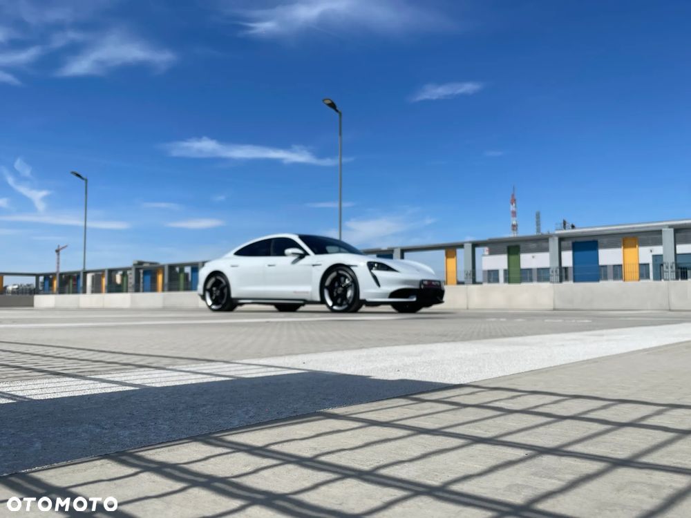 Porsche Taycan Turbo - 11