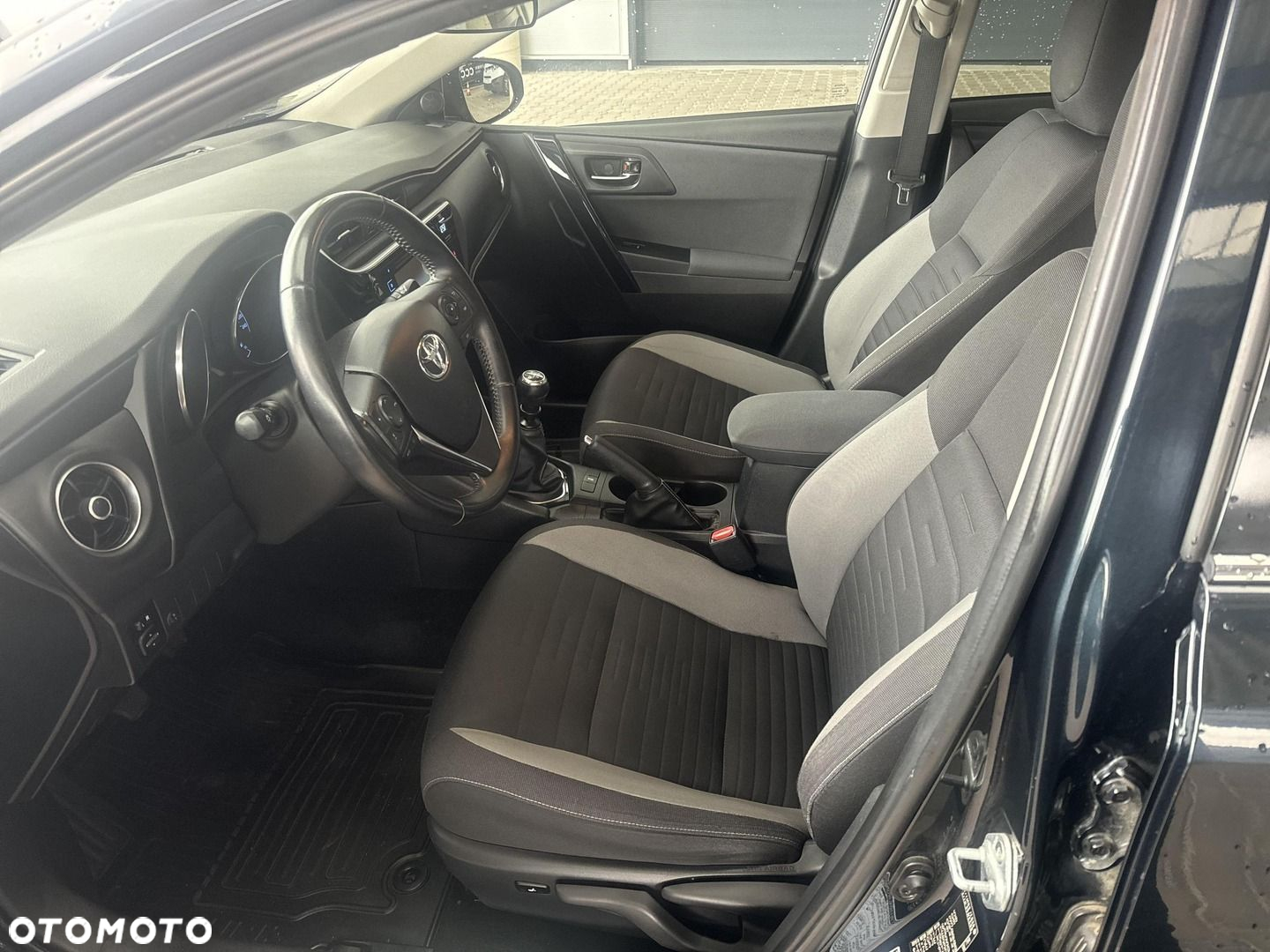 Toyota Auris - 16