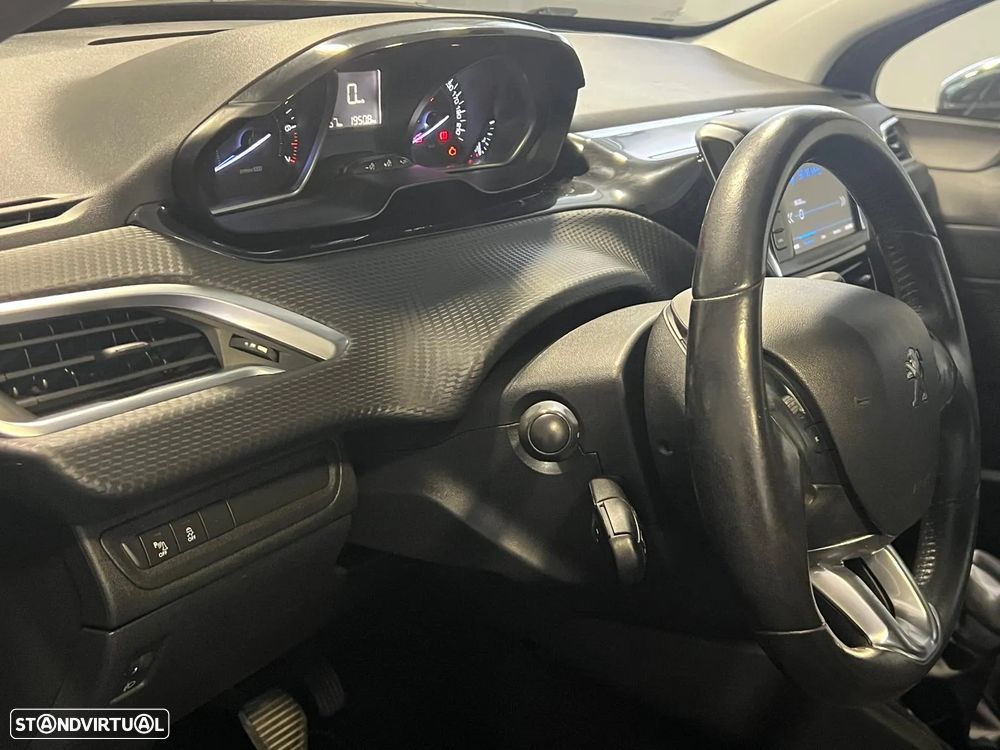 Peugeot 208 1.2 PureTech Style - 12