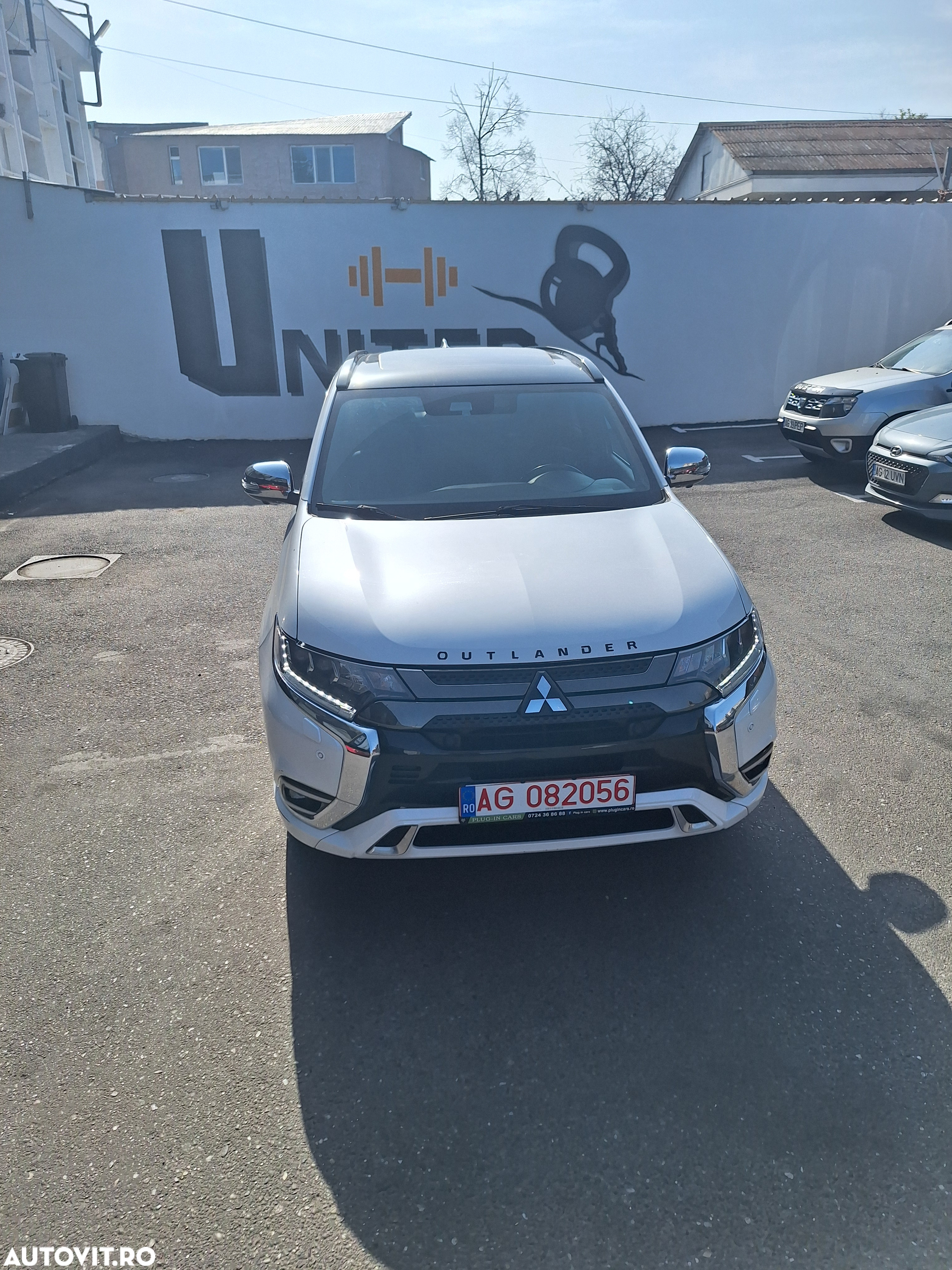 Mitsubishi Outlander 2.4 4WD Plug-In Hybrid Top - 10