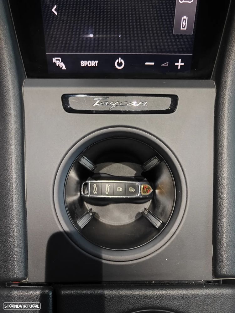 Porsche Taycan Cross Turismo 4 - 38