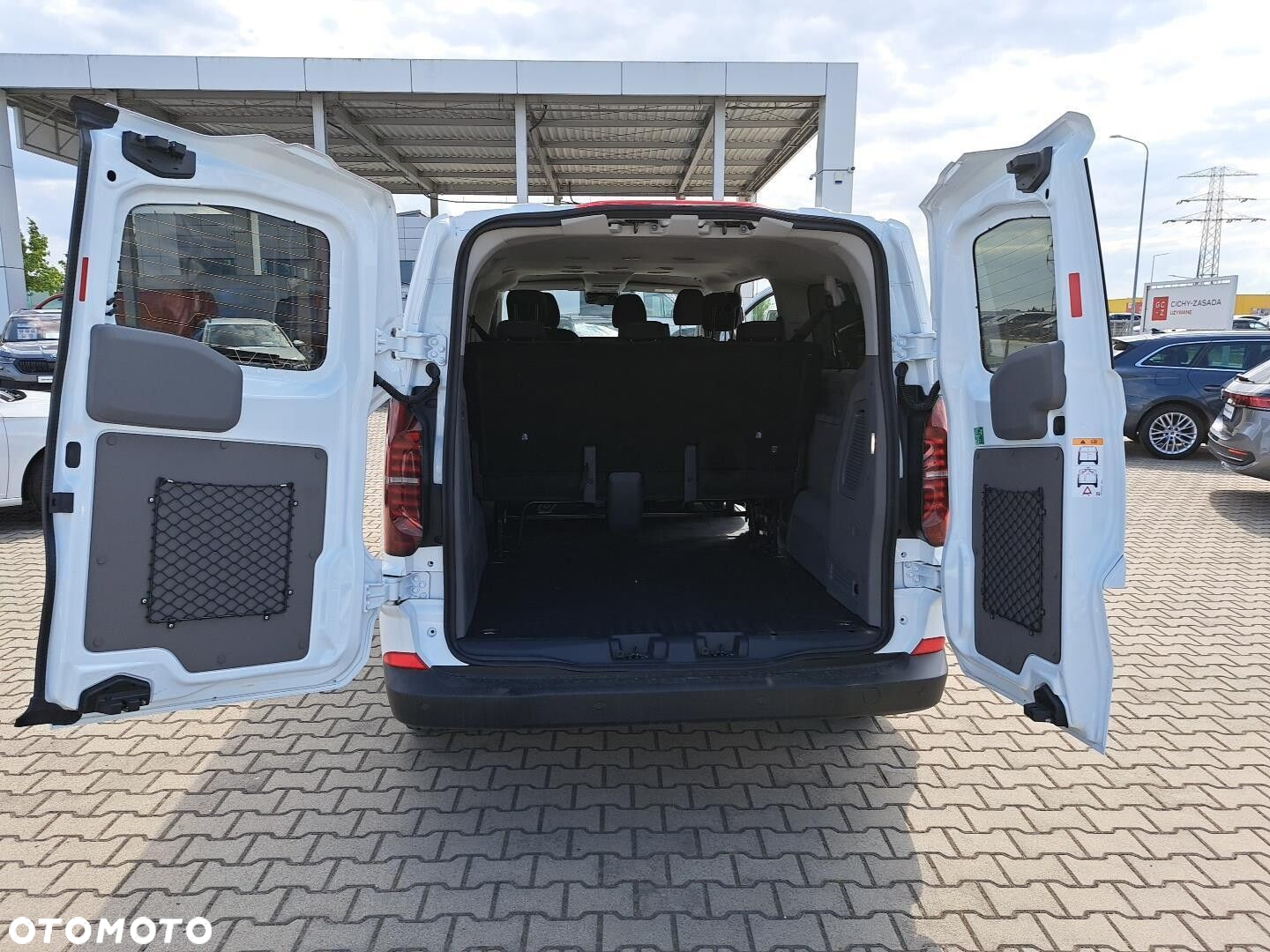 Volkswagen Caravelle - 26