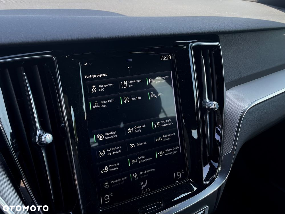 Volvo V60 D4 R-Design - 12