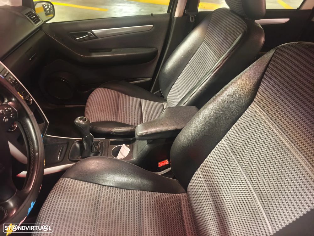 Mercedes-Benz A 180 - 25