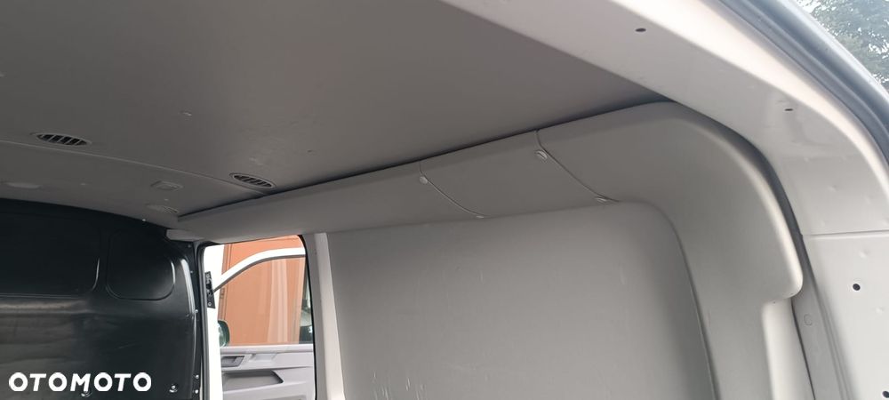 Volkswagen Transporter - 22