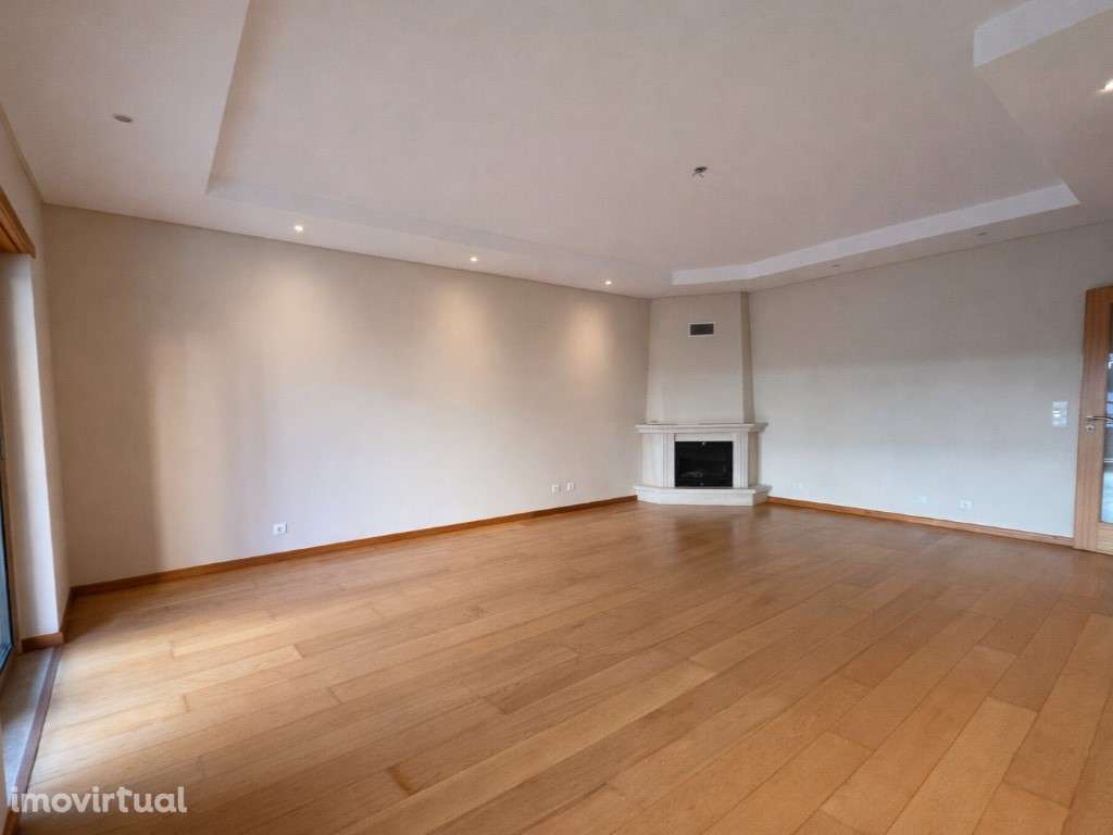 T2 com Suíte, 3 Varandas e Garagem | Vila Chã - Grande imagem: 5/29