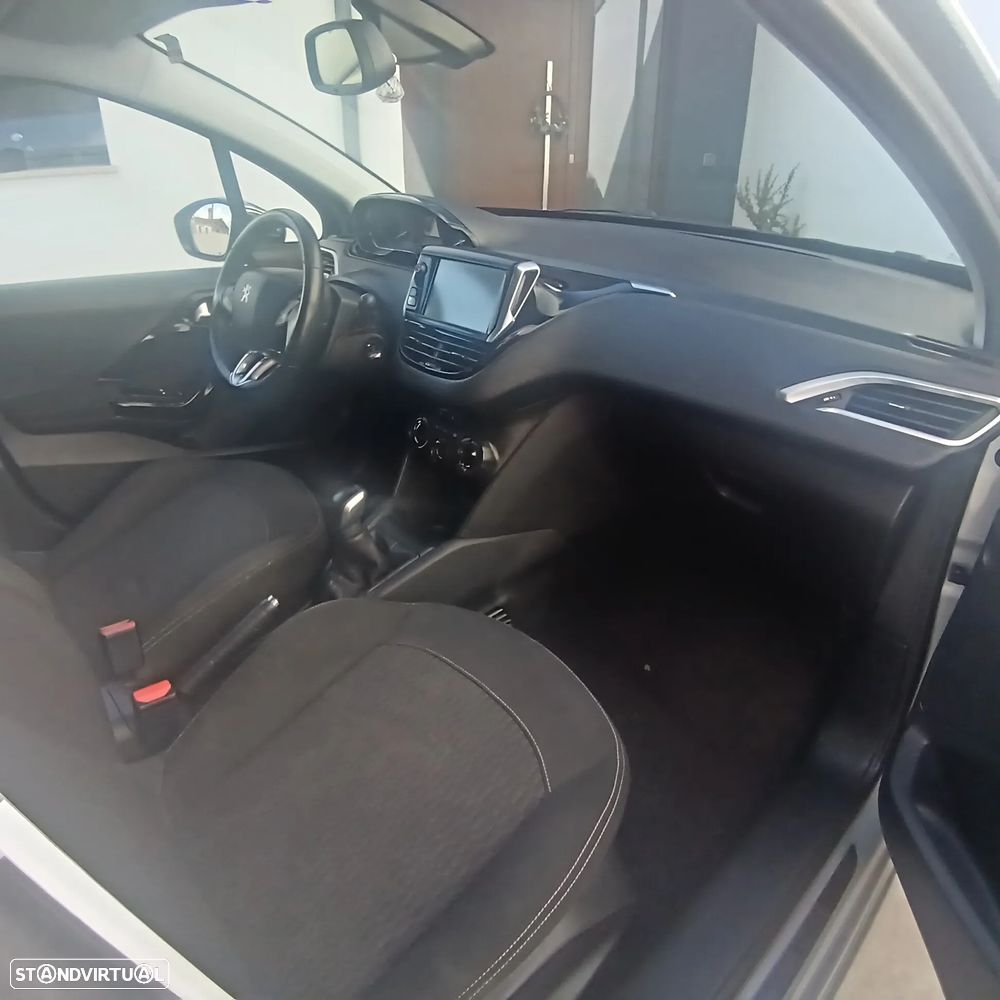 Peugeot 208 1.2 PureTech Style - 14