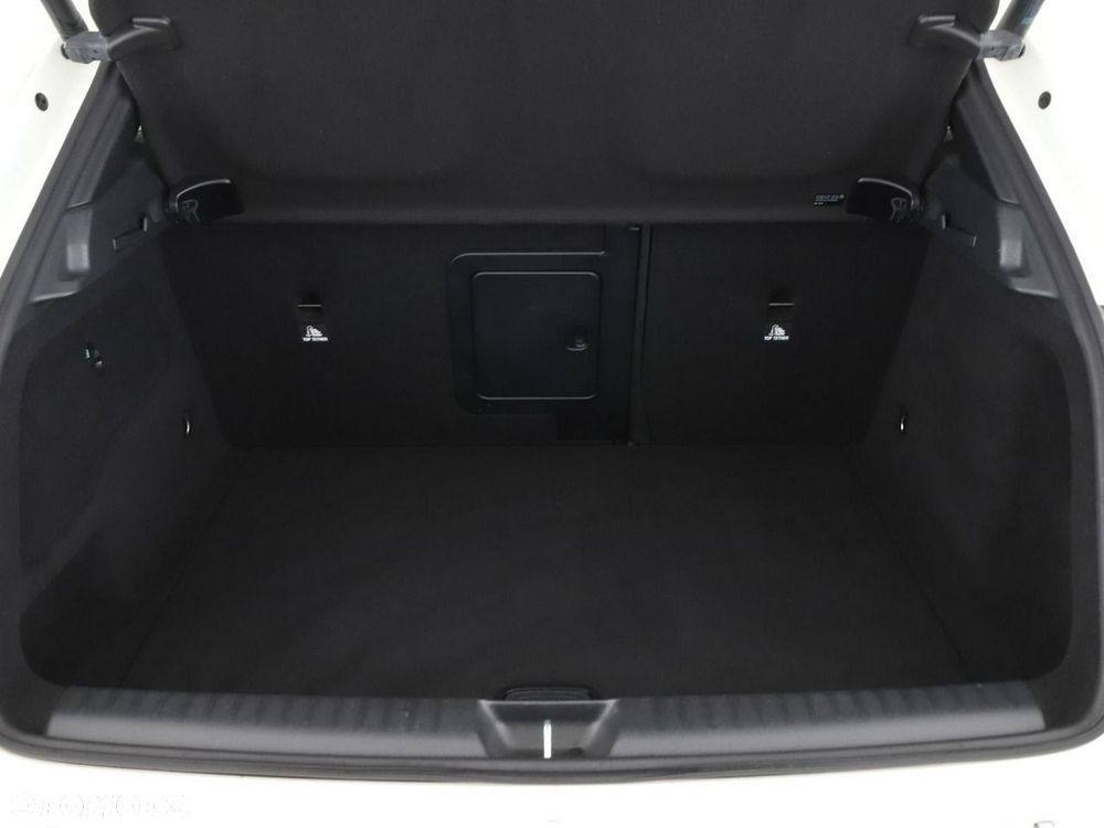 Mercedes-Benz GLA 200 7G-DCT - 21