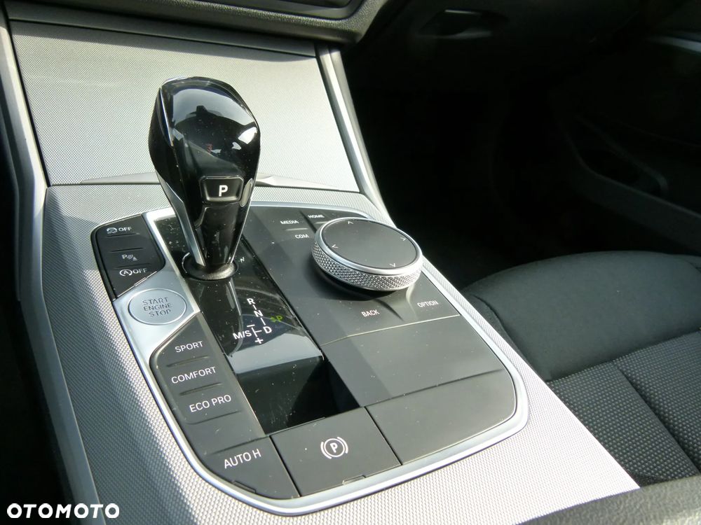 BMW Seria 3 320d Efficient Dynamics - 22