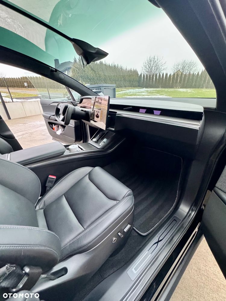 Tesla Model X - 13