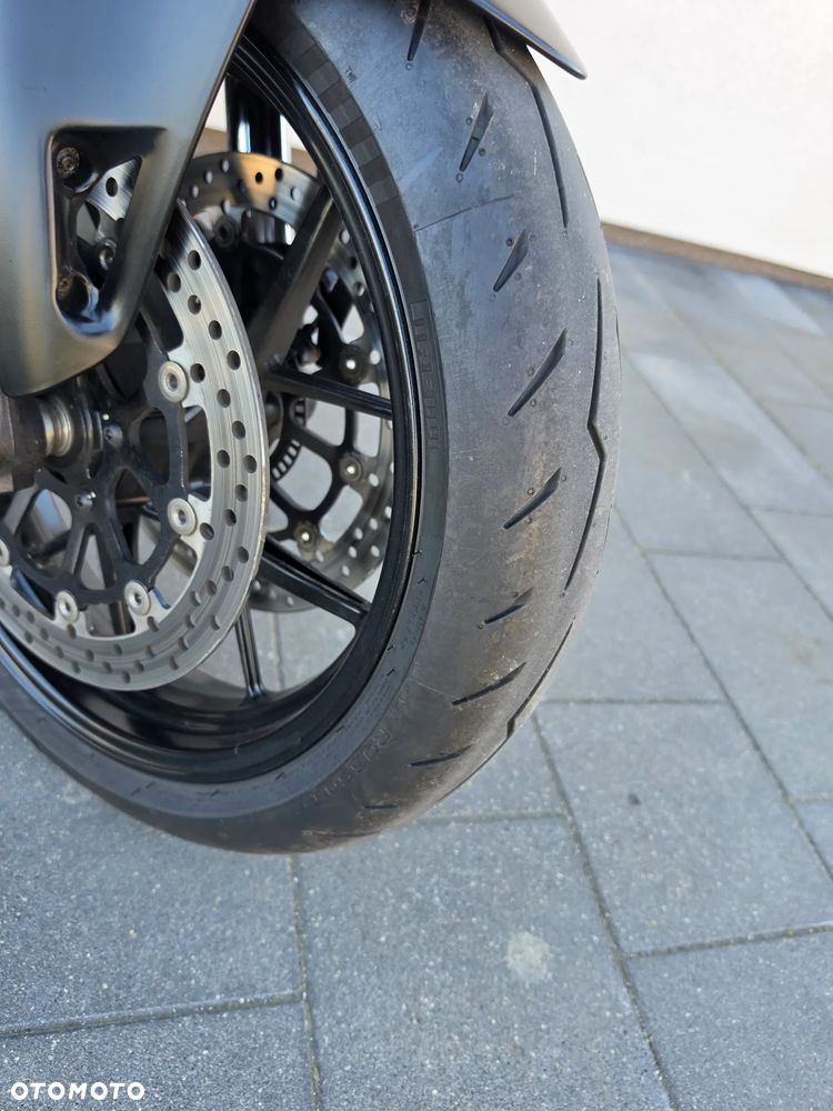 Ducati Streetfighter V2 - 16