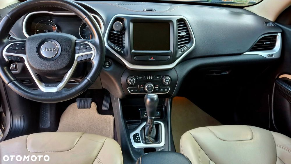 Jeep Cherokee - 5