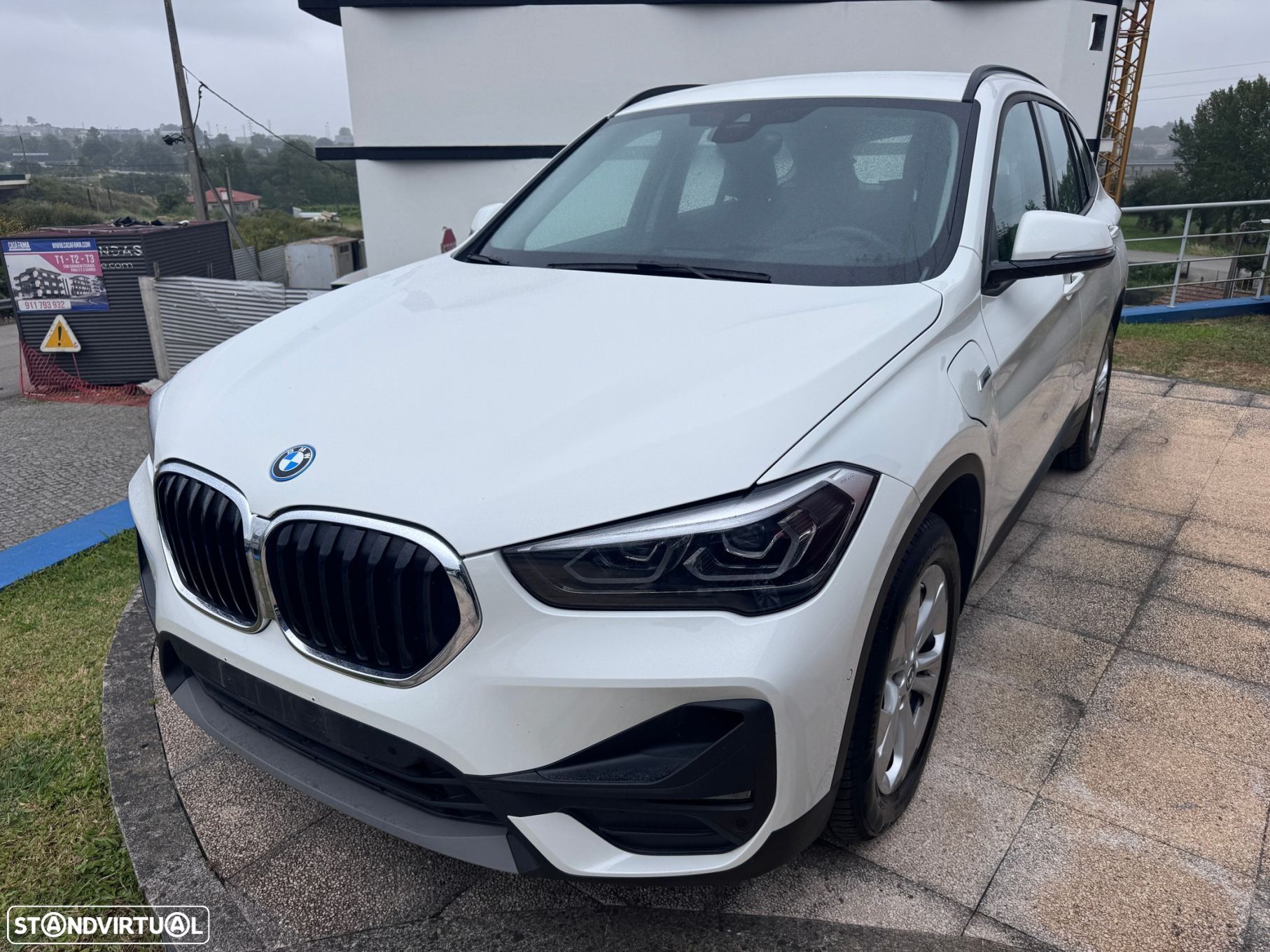 BMW X1 25 e xDrive Corporate Edition - 1
