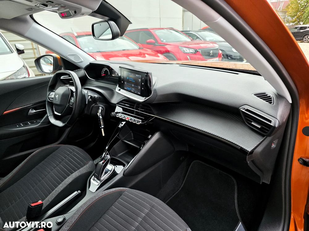 Peugeot 2008 1.2 L PureTech STT EAT8 Allure - 15