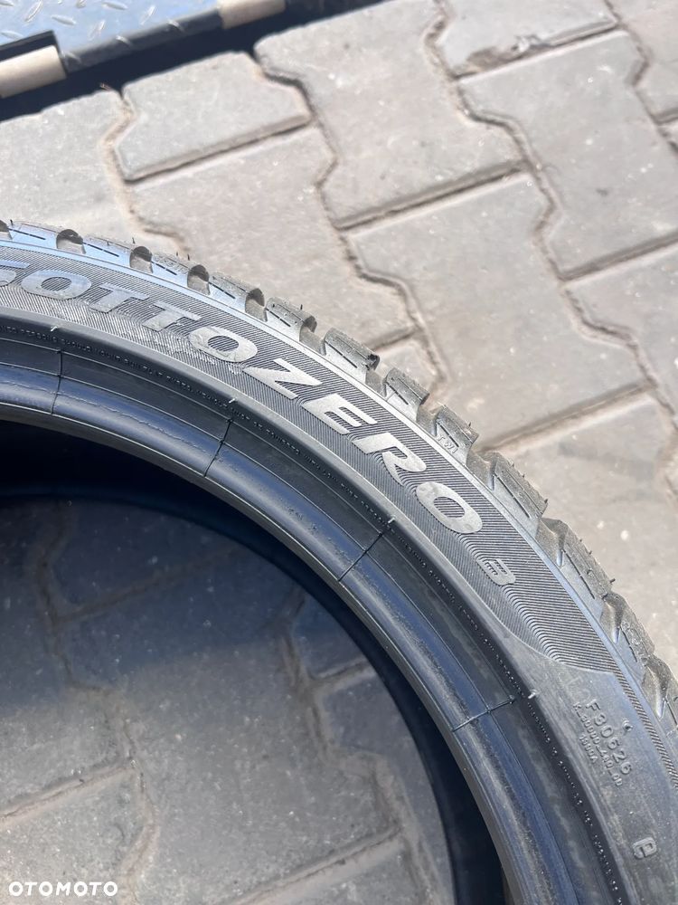 Opony zimowe RSC  255/35R19 225/40R19 Pirelli Sottozero 3 RSC - 11
