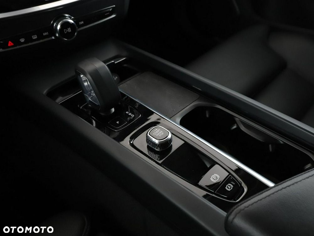 Volvo V60 B4 D Plus Dark - 29