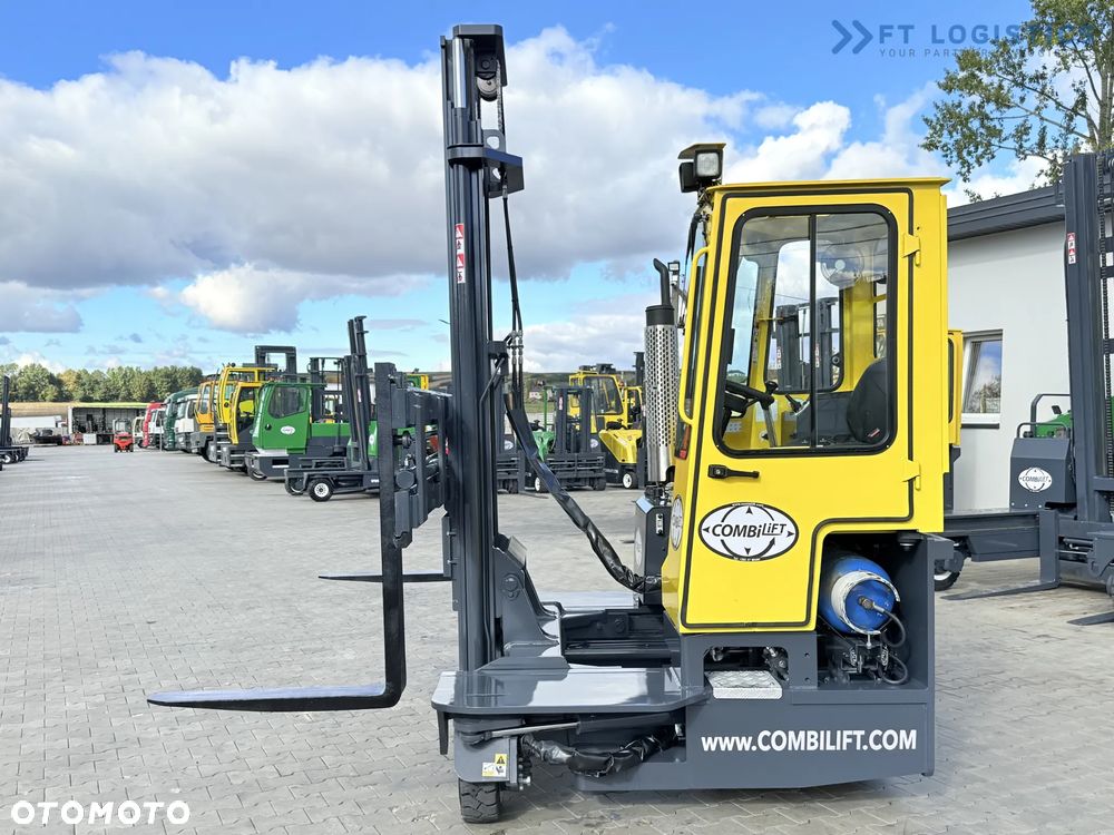 Combilift WÓZEK CZTEROKIERUNKOWY - WIELOKIERUNKOWY / JEDYNIE 491 MTH / C2500 / GAS / DUPLEX 4600MM / KRÓTKI - JEDYNIE 1900MM / SZEROKI 2700 POZYCJONER WIDEŁ / OGRZEWANIE / PEŁNA OGRZEWANA KABINA / STAN IDEALNY / Szeroka oferta wózków czterokierunkowych i bocznych, dopasowanych do różnorodnych potrzeb i zastosowań - 21