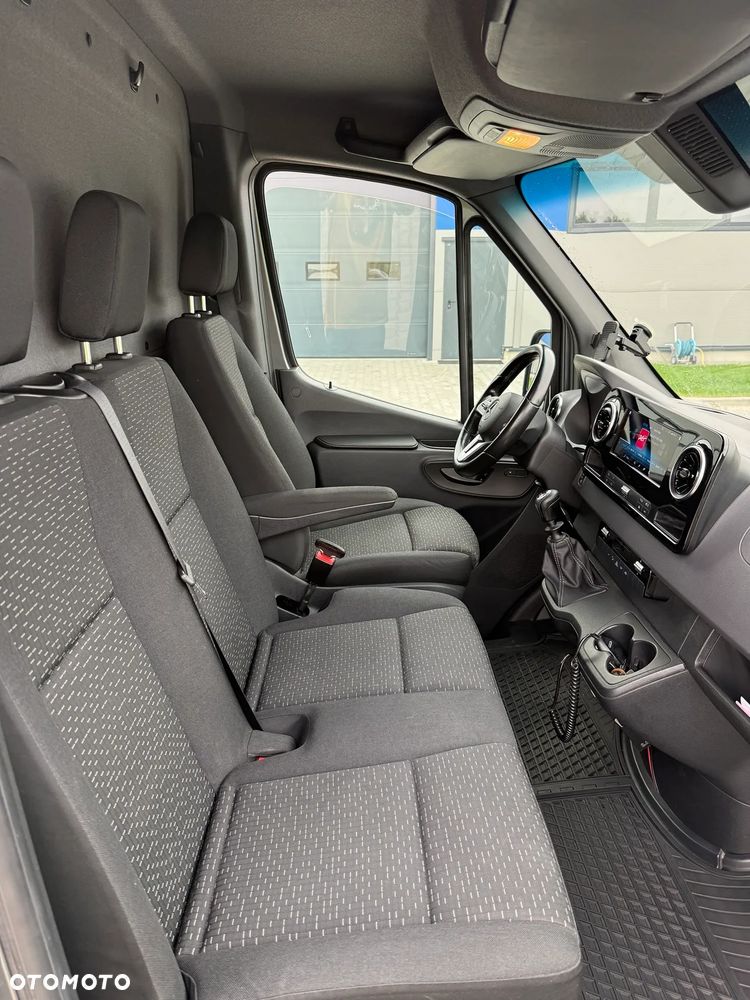Mercedes-Benz Sprinter - 9