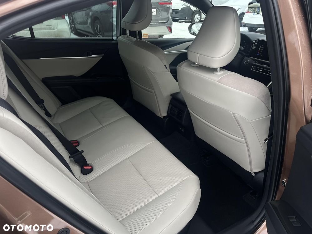 Toyota Camry - 24