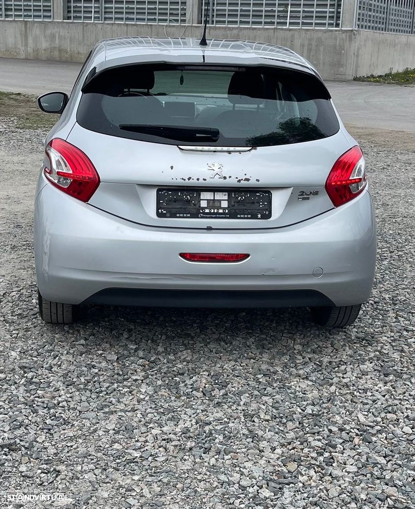Peugeot 208 - 3