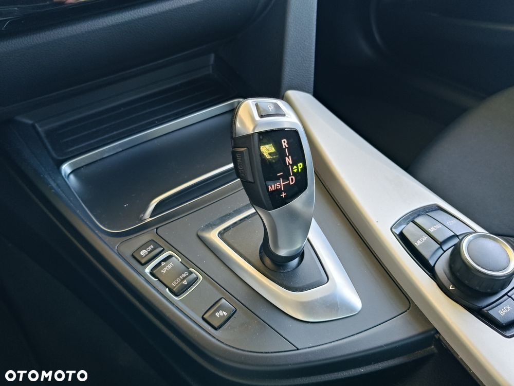 BMW Seria 3 318i - 24