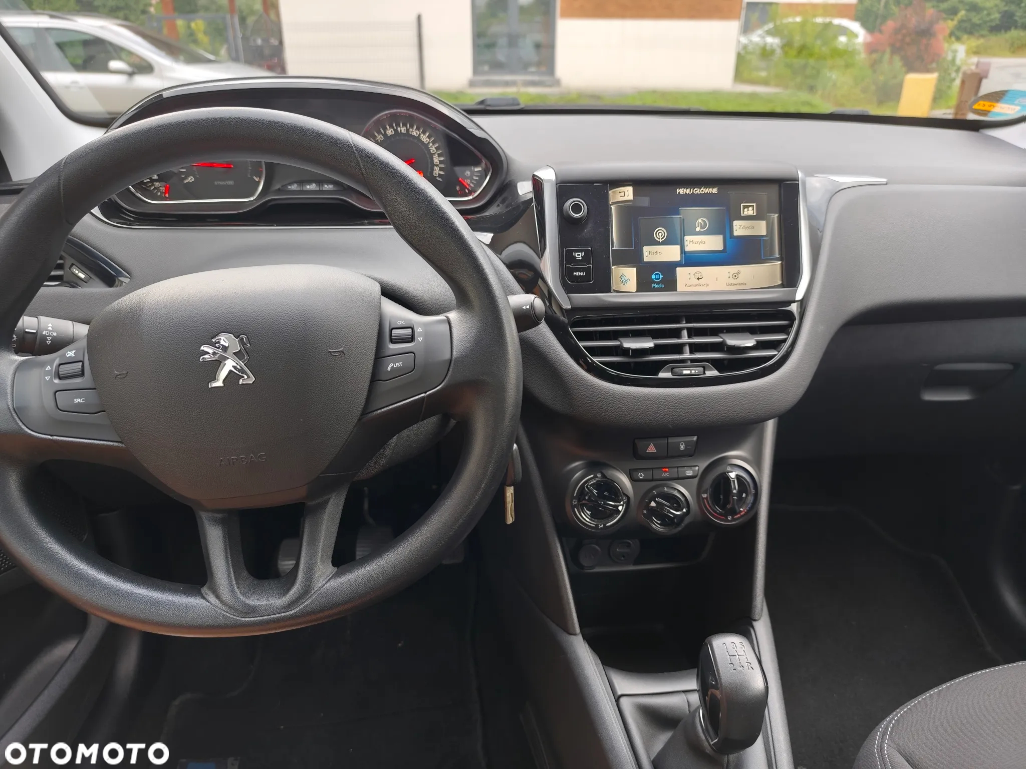 Peugeot 208 - 15