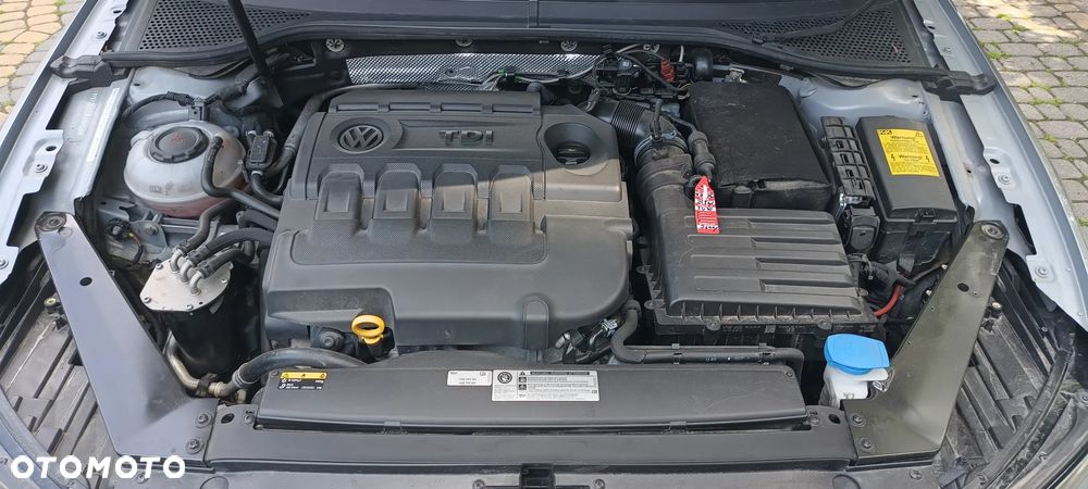 Volkswagen Passat 2.0 TDI (BlueMotion Technology) Highline - 12
