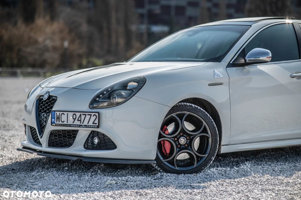 Alfa Romeo Giulietta ver-1750-tbi-quadrifoglio-verde - 3