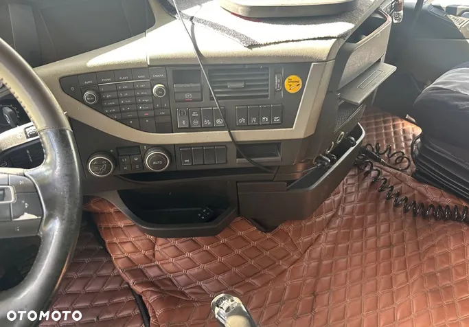 Volvo FH4 460 GLOB XL I-SHIFT SPOJLERY KLIMA WEBASTO ALUFELGI XENONY SKÓRA 2xALUTANK LODÓWKA 960000km EURO 6 2016r ŁADNY - 14