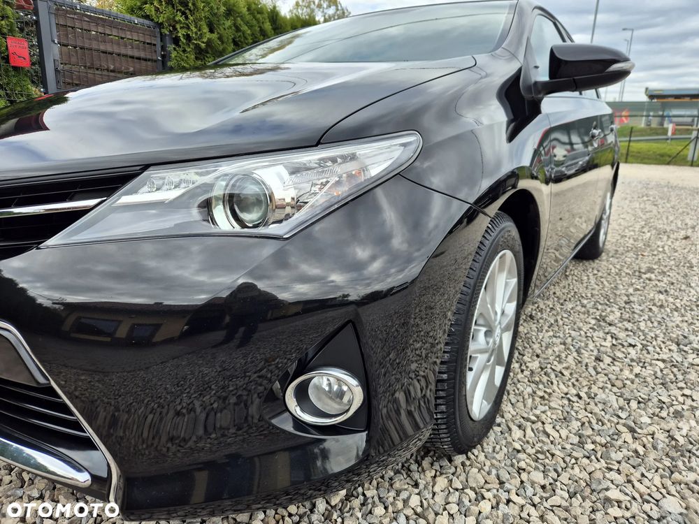 Toyota Auris 2014 photo 4