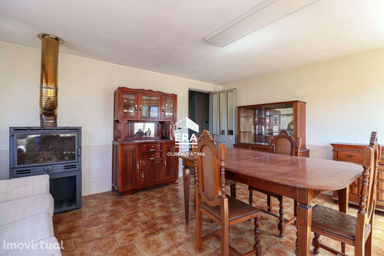 Moradia T3 localizada no Olival, Ourém - Grande imagem: 5/24
