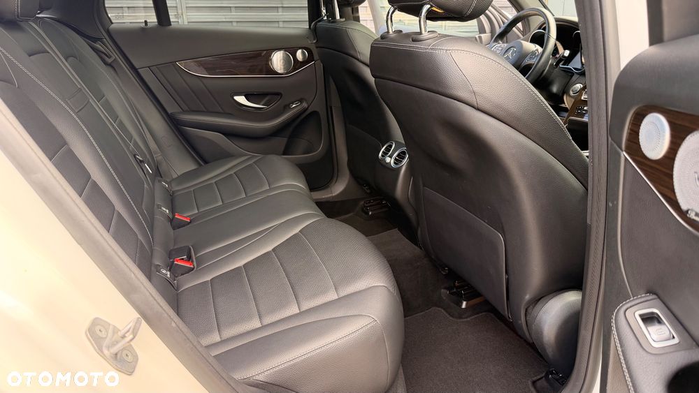 Mercedes-Benz GLC 300 4Matic 9G-TRONIC AMG Line - 19