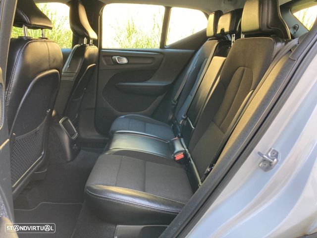 Volvo XC 40 T5 Twin Engine DKG Momentum Pro - 32