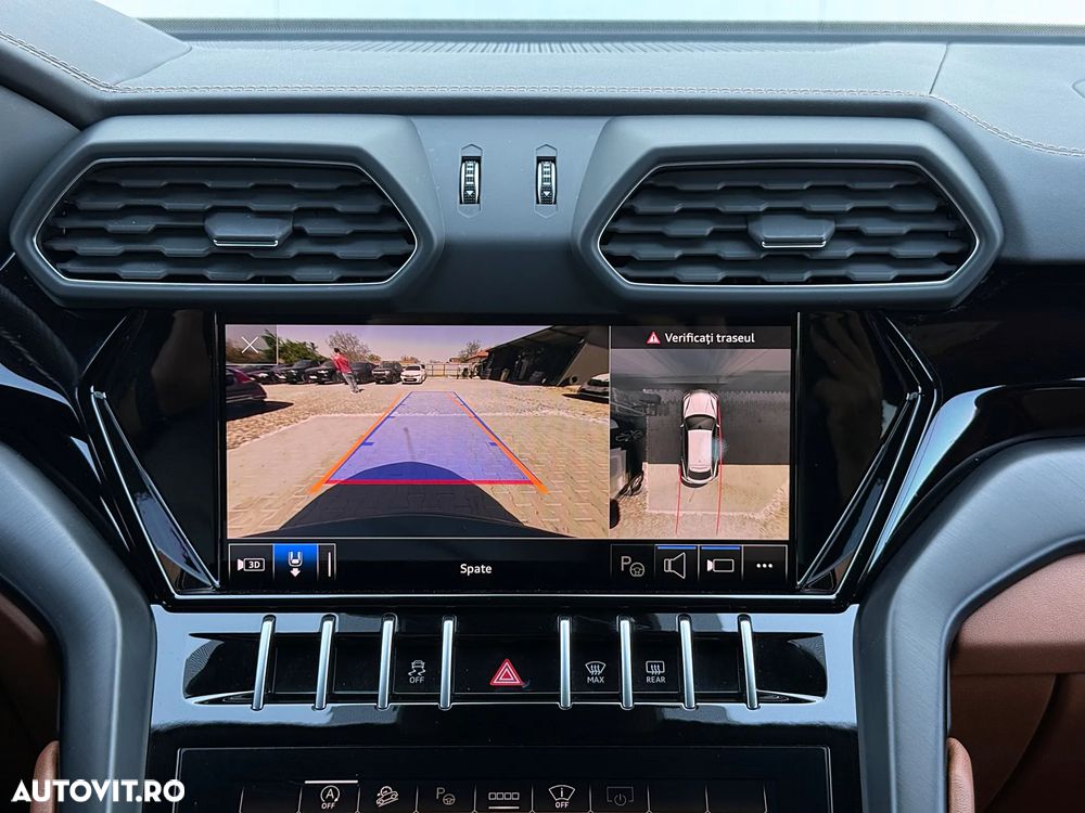 Lamborghini URUS Standard - 12