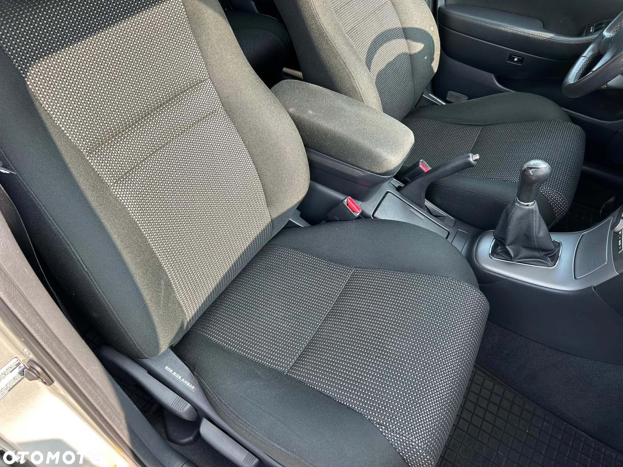 Toyota Avensis 1.8 VVT-i Sol - 18