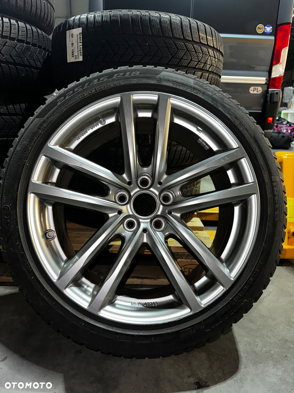 Koła Felgi Zimówki BMW G20 Seria 3 18 8J 5x112 ET30 225/45 Zimówki Pirelli Runflat