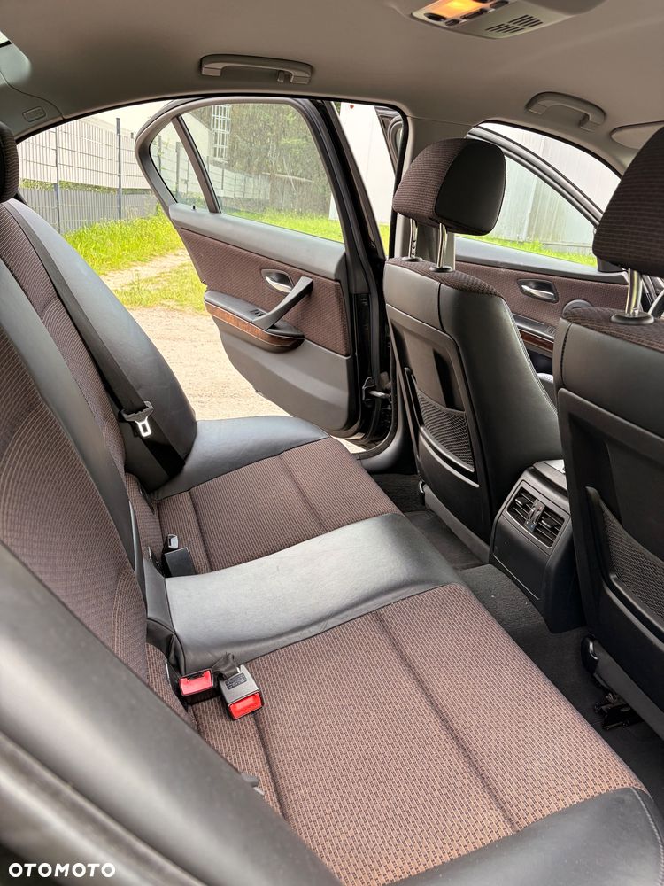 BMW Seria 3 320i - 11