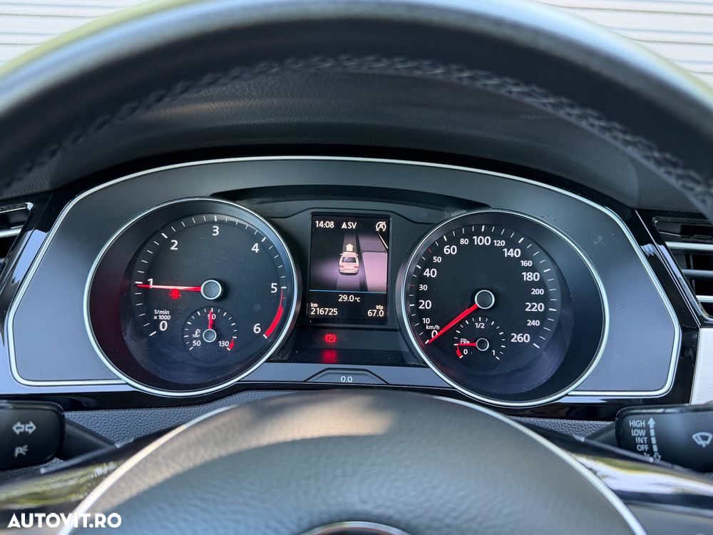 Volkswagen Passat 2.0 TDI DSG Highline - 25