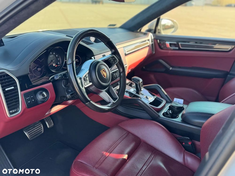 Porsche Cayenne Coupe GTS - 12