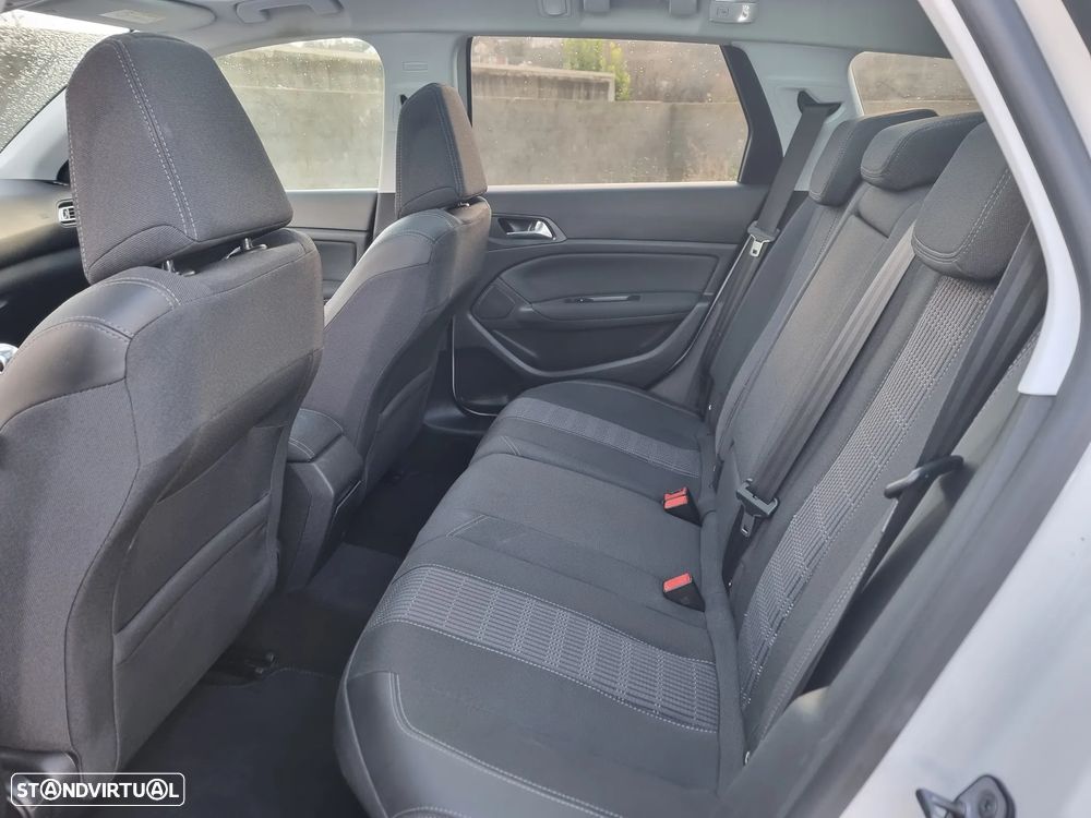 Peugeot 308 SW BlueHDi 130 Stop & Start Allure Pack - 22