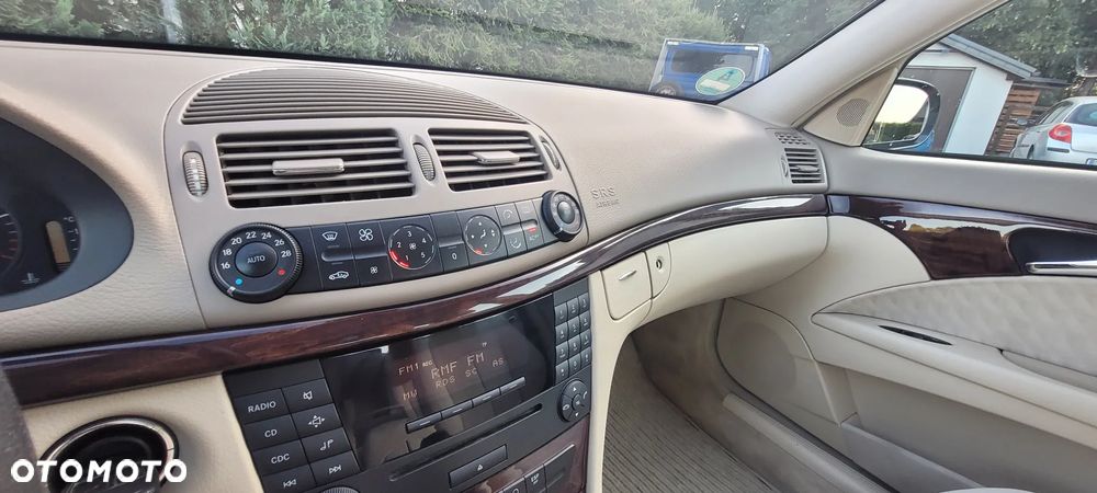 Mercedes-Benz Klasa E 220 CDI Elegance - 32