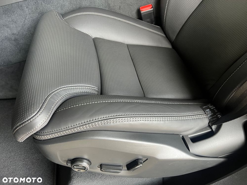 Volvo XC 90 T8 AWD Plug-In Hybrid Ultra Bright 7os - 24