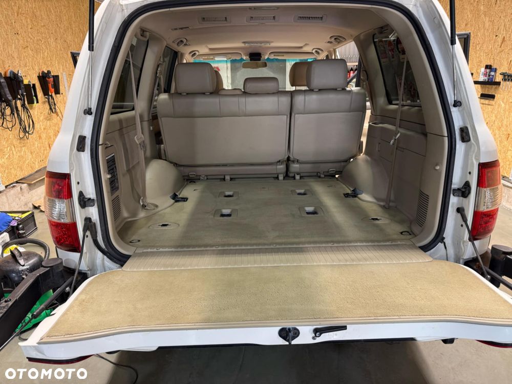 Toyota Land Cruiser 100 Executive - 23