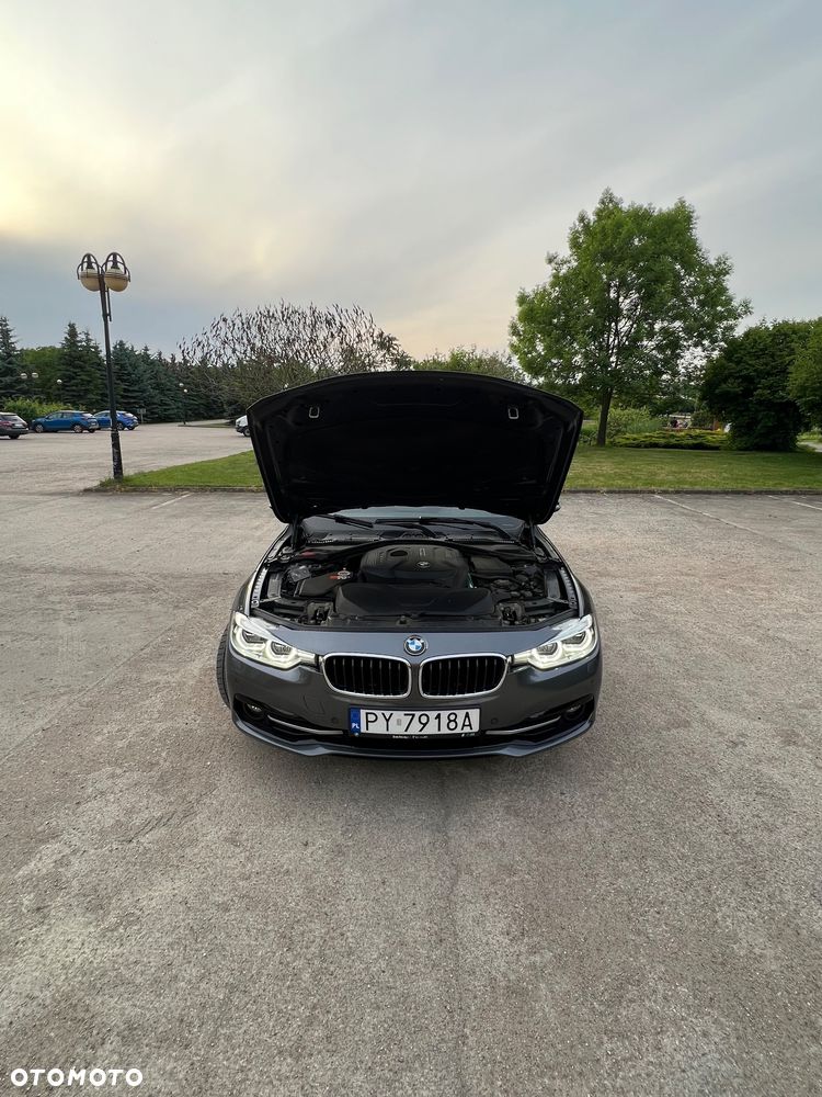 BMW Seria 3 330i Sport - 24