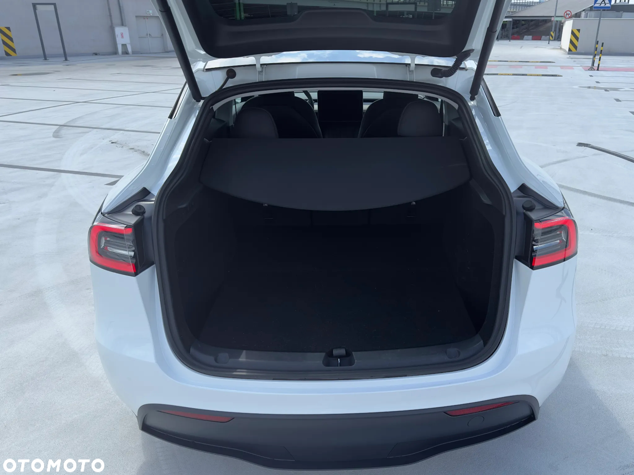 Tesla Y Performance AWD - 10