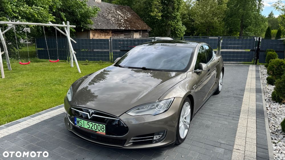 Tesla Model S 90 D - 10