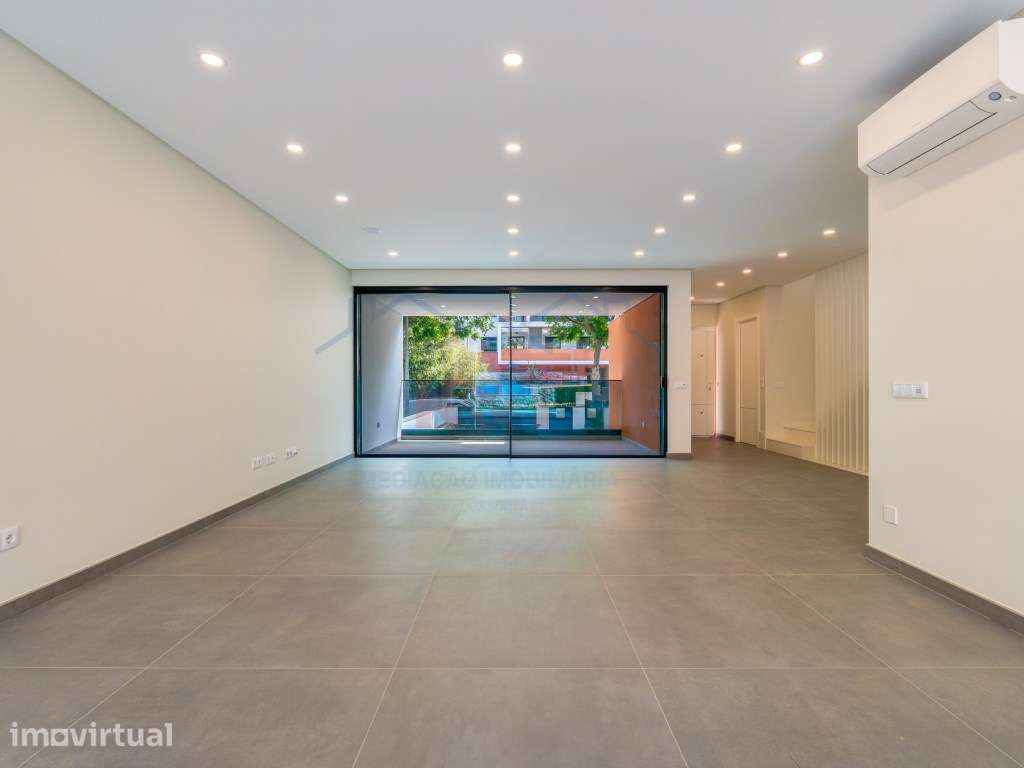 Moradia moderna com 3 quartos, garagem e piscina - Grande imagem: 4/52