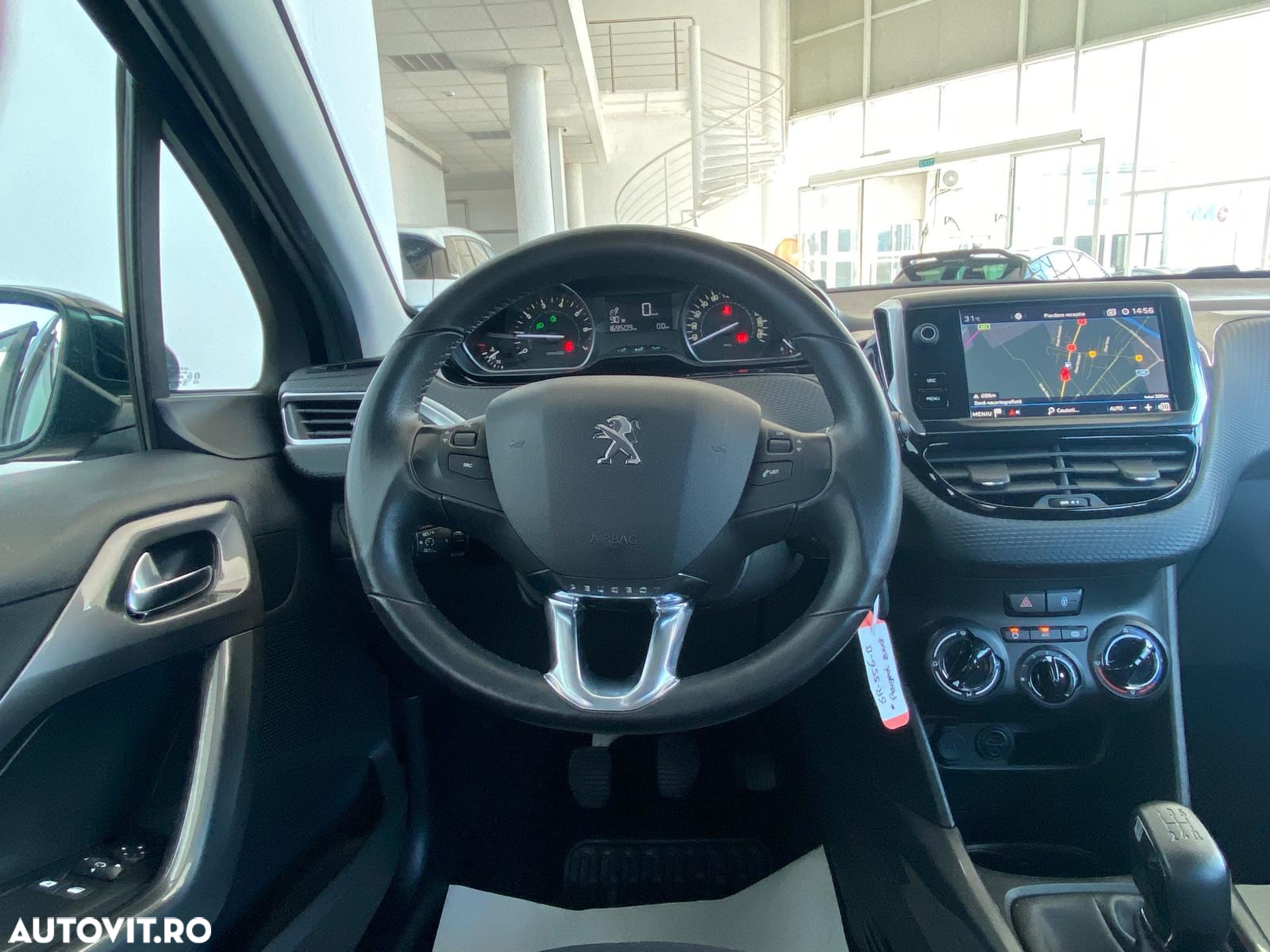 Peugeot 2008 1.2 PureTech Turbo Allure - 10
