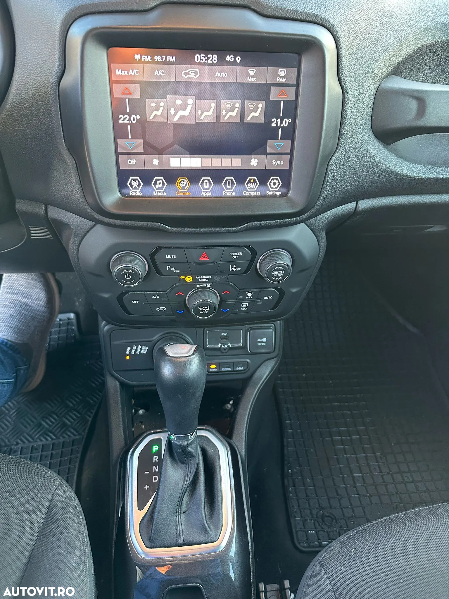 Jeep Renegade 1.3 T-GDI 4xe PLUG-IN Hybrid Automatik (RED) - 8